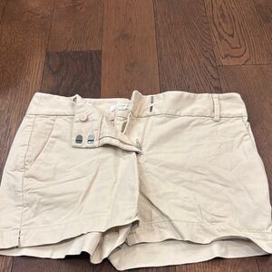 The Loft. Women’s, khaki shorts. NWOT.